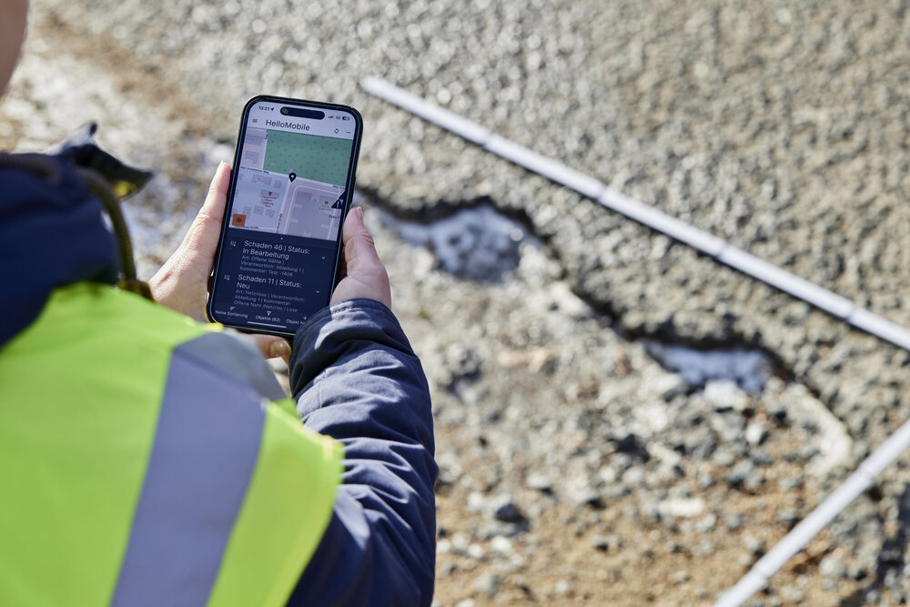 Schadensaufnahme vor Ort mit der mobilen App von ONE.byHeller